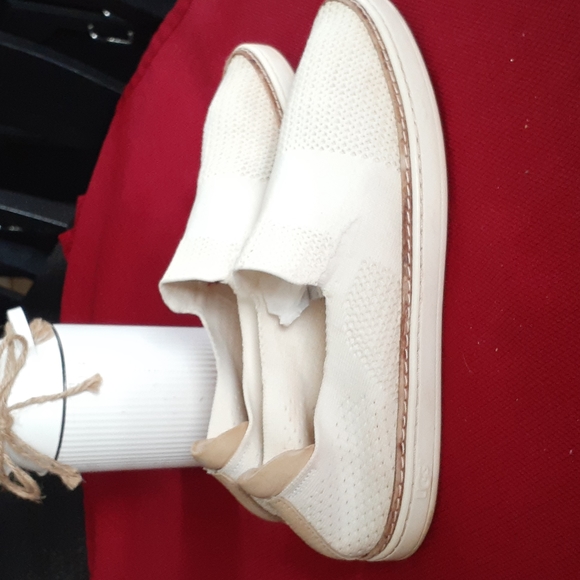 UGG SHOES - Picture 4 of 9